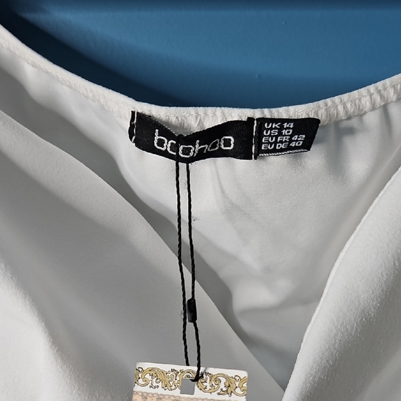 Boohoo Women's Crepe Wrap White Crop Top NWT 10 - Picture 3 of 12